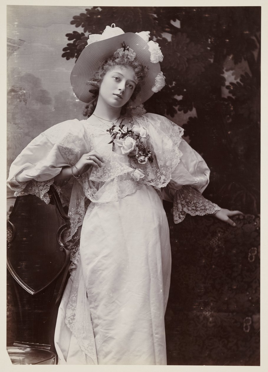 Edwardiansk portrett, kvinne i blonderkjole av John Pardon