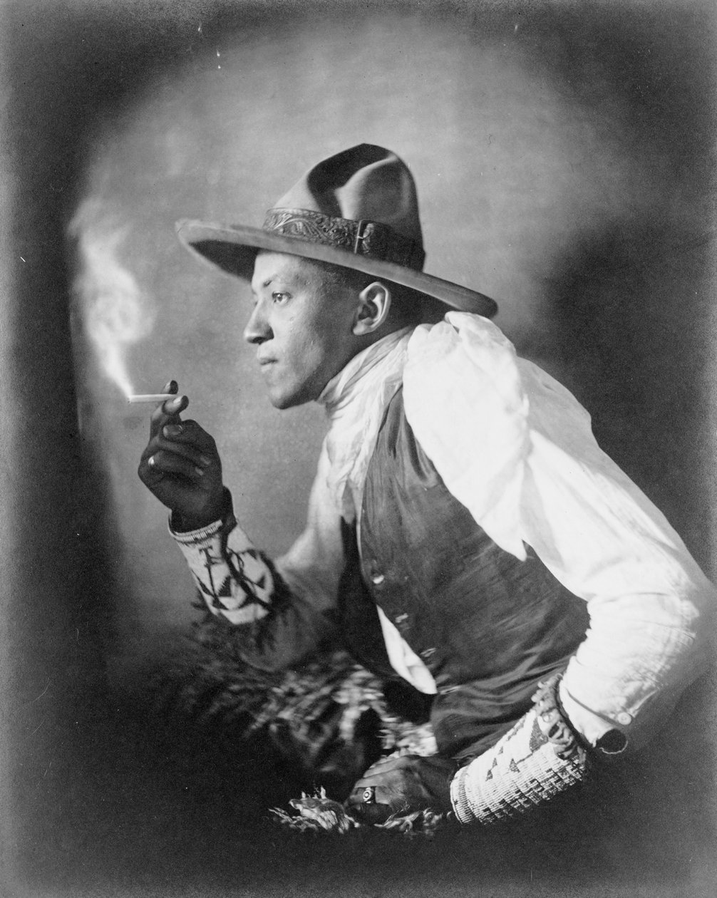 The Cigarette, ca. 1908 (s/hvitt-bilde) av . .