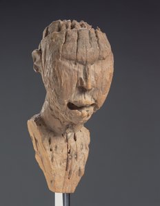 Fragment av en kongolesisk nkisi nkondi (tre)