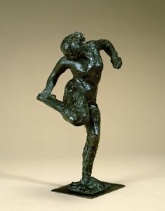 Danser holder foten, ca. 1900-10 (bronse)
