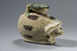 Hedgehog aryballos, Saite-periode (fajanse)