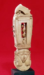 Sistrum, Saite-periode (kalkstein)