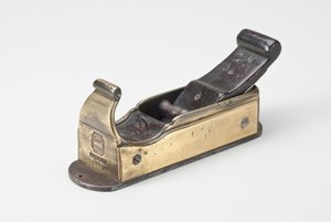 Gjæringsfly, 1739 (våpenmetall, stål og palisander)