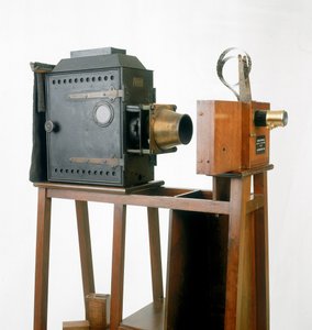 2umiere cinematographe, 1895 (tre og metall)