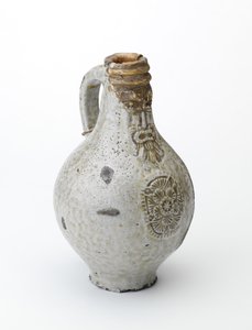 Bellarmine kanne, ca. 1660-70 (saltglasert steintøy)