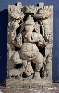 Statue av Ganesh Enthroned (tre)