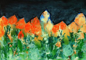 Svart regnfull himmel over et fjellandskap med blomster