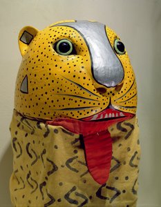 Maske av Jaguar (malt tre og stoff)