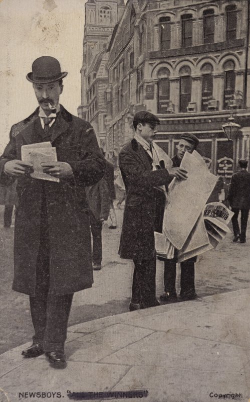 Newsboys (s/hvitt bilde) av (after) English photographer