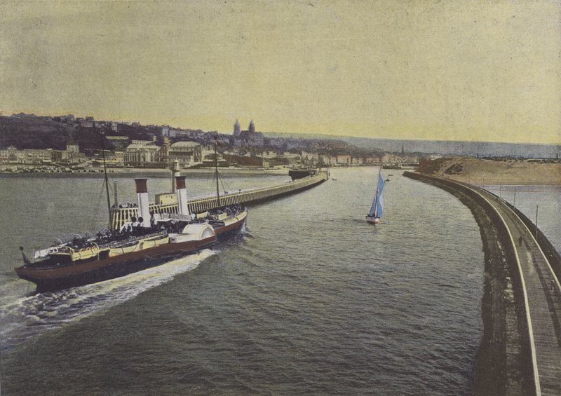 Boulogne-sur-Mer, inngangen til en dampbåt (farget bilde) av (after) French Photographer