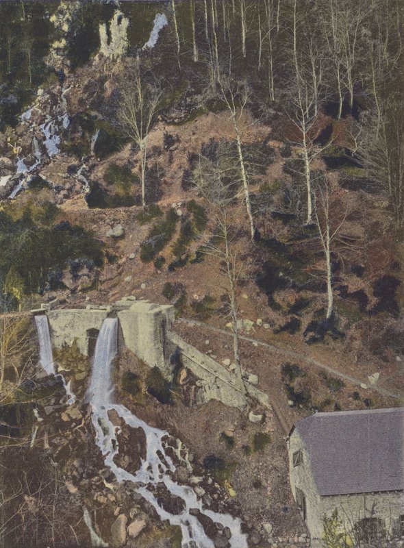 Hot Waters Waterfall (farget bilde) av (after) French Photographer