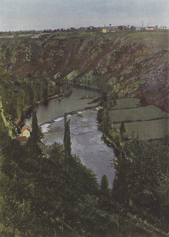 Le Pin pres Gargilesse (farget bilde) av (after) French Photographer