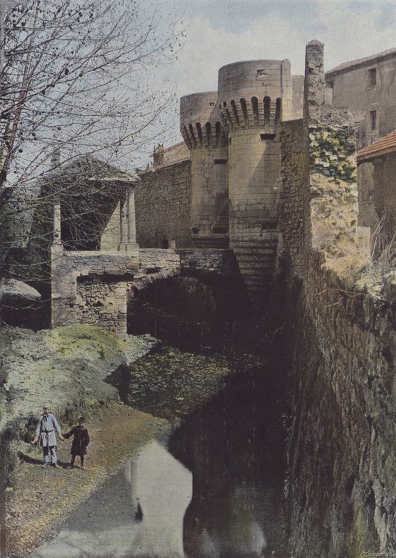 Pernes, Chateau (farget bilde) av (after) French Photographer