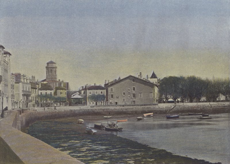 Saint Jean de Luz (farget bilde) av (after) French Photographer