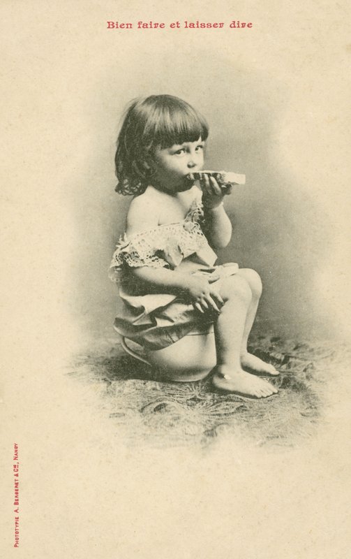 Barn som spiser en brødskive av French Photographer
