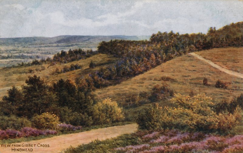 Gibbet Cross, bakhodet av Alfred Robert Quinton