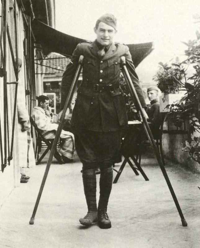 Ernest Hemingway (s/hvitt bilde) av American Photographer (after)