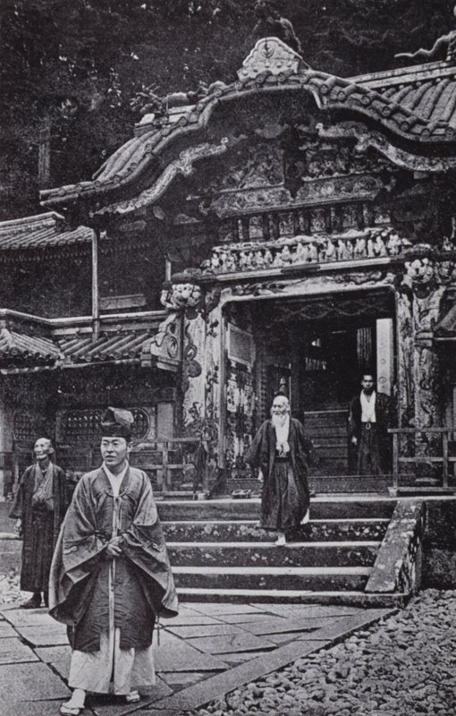 Nikko-tempelet (s/hvitt-bilde) av American Photographer (after)