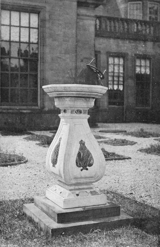 Kuttet i marmor (s/hvitt bilde) av Charles Latham