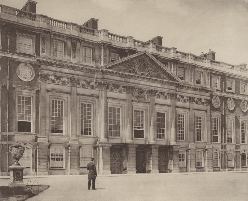 Hampton Court Palace, østfronten av Charles Latham