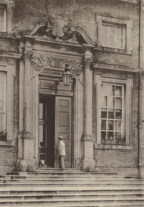 Raynham Hall, Norfolk, inngangen av Charles Latham