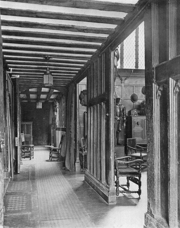 The Hall Screen (s/hvitt bilde) av Charles Latham