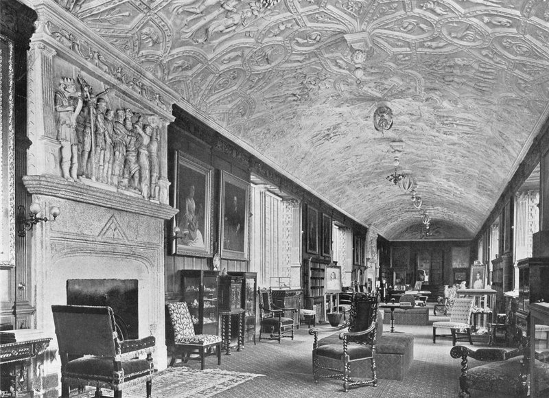 The Long Gallery (s/hvitt bilde) av Charles Latham