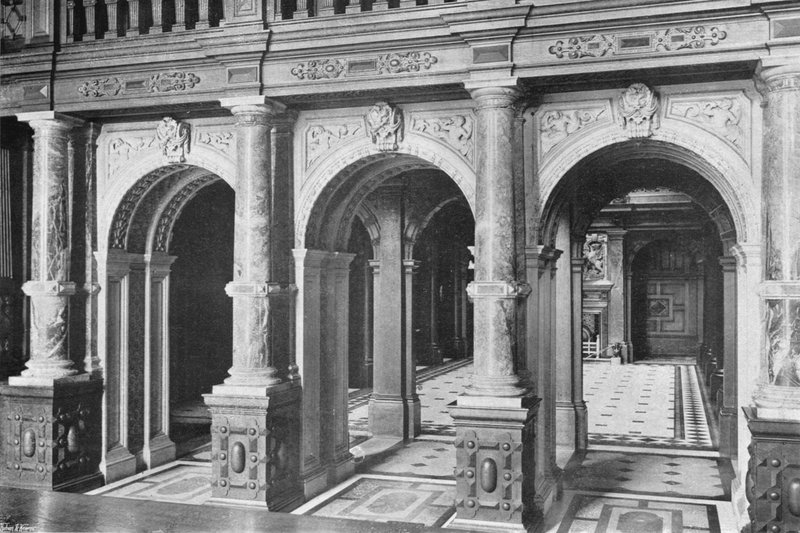 The Marble Hall (s/hvitt bilde) av Charles Latham