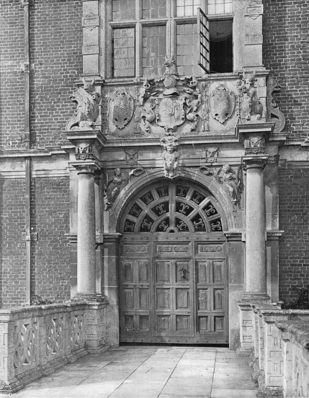 Den ytre porten, Blickling Hall av Charles Latham