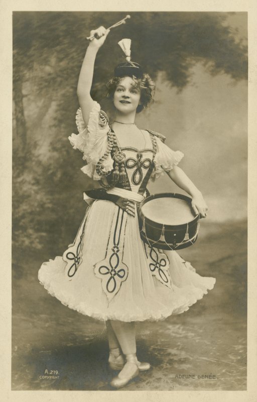 Adeline Genee, dansk ballettdanser (s/hv-bilde) av English Photographer