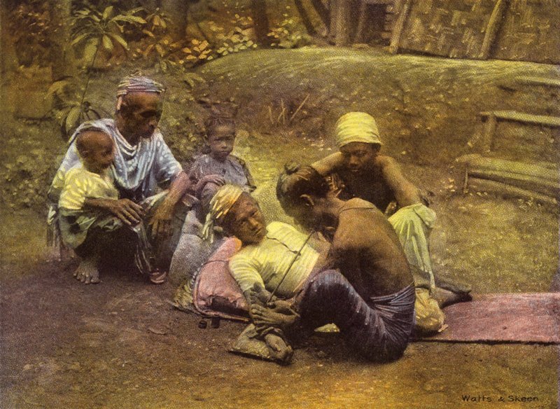 Burmah / Myanmar: Tatovering (fargebilde) av English Photographer