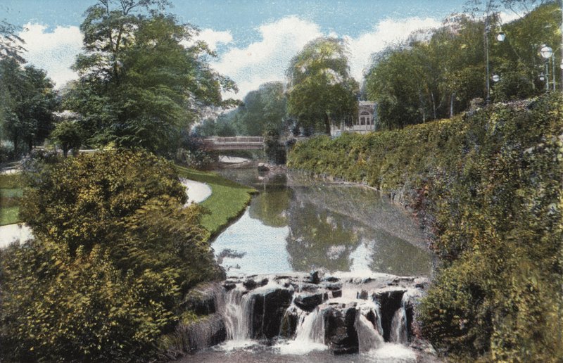 Buxton, hagene og fossen av English Photographer