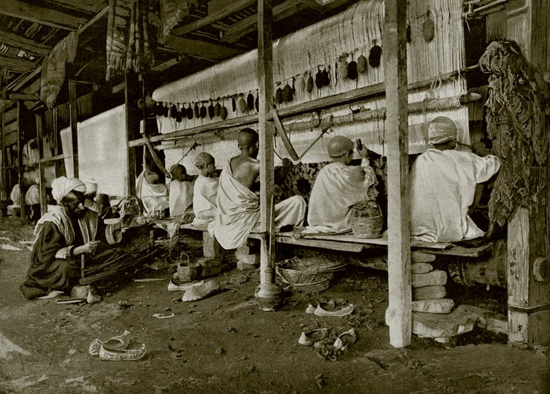 Teppeveving i India (s/hvitt-bilde) av English Photographer