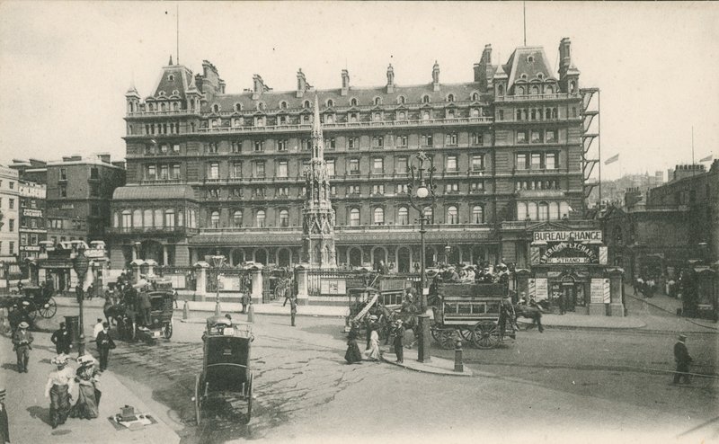 Charing Cross Station, London av English Photographer
