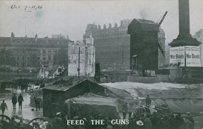 Feed The Guns av English Photographer