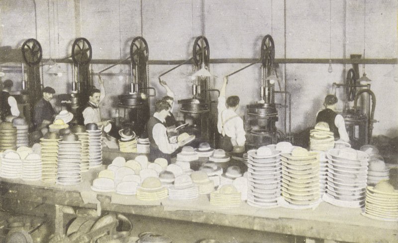 Hat-shaping (s/hvitt bilde) av English Photographer