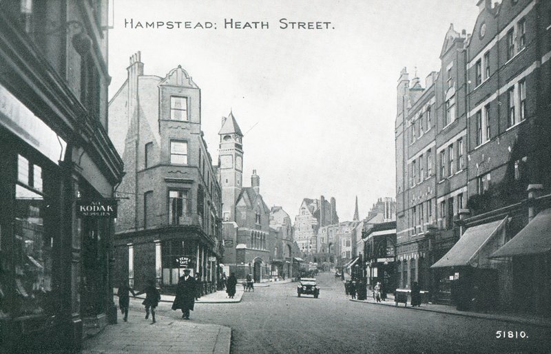 Heath Street i Hampstead av English Photographer