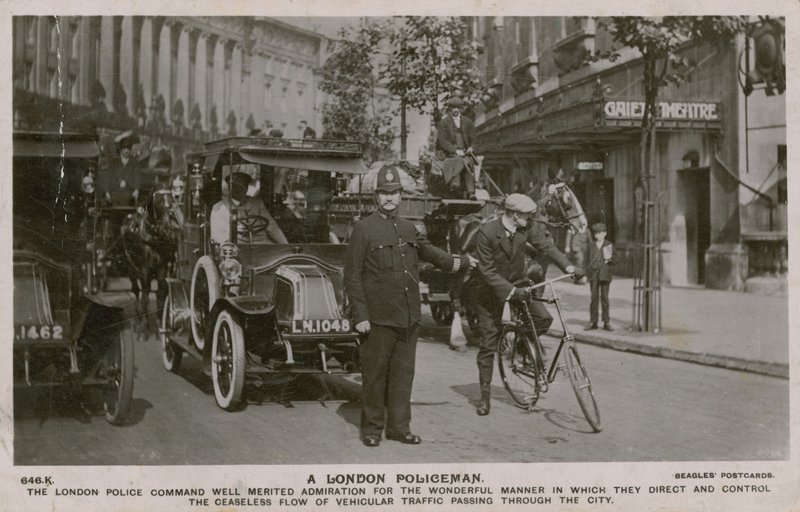 London politimann. Postkort sendt 4. juli 1913. av English Photographer