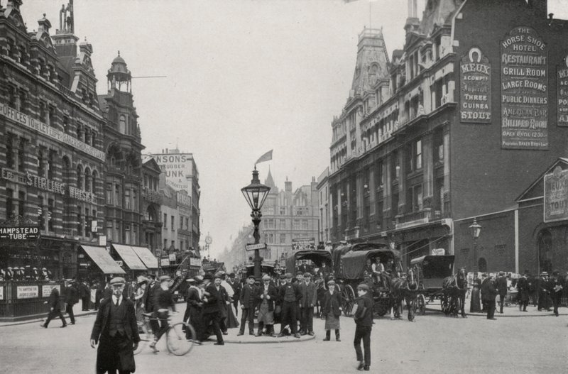 London: Tottenham Court Road (s/hvitt bilde) av English Photographer