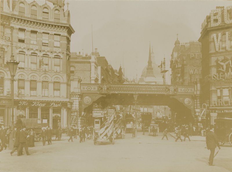 Ludgate Circus av English Photographer