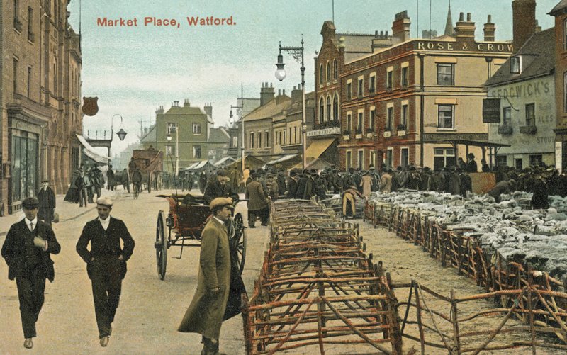 Market Place, Watford av English Photographer