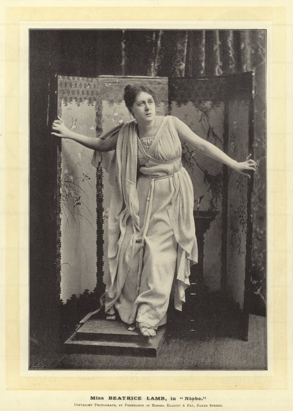 Frøken Beatrice Lamb, i Niobe av English Photographer