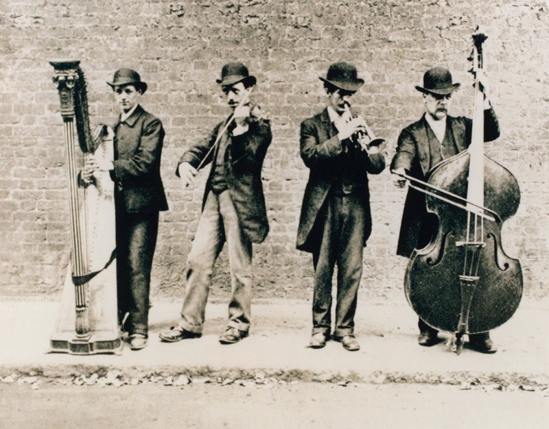 Musikere i Greenwich i 1884 av English Photographer