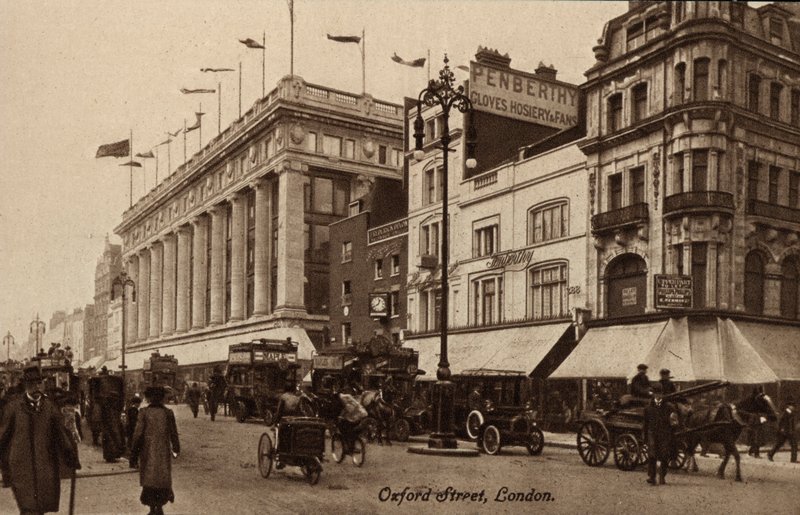 Oxford Street, London, Selfridges (s/hvitt bilde) av English Photographer