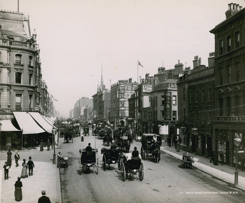 Oxford Street, London, med utsikt mot øst av English Photographer
