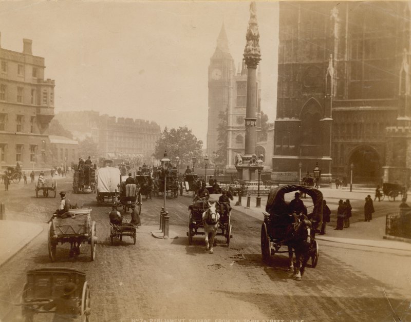 Parliament Square fra Victoria Street, London av English Photographer