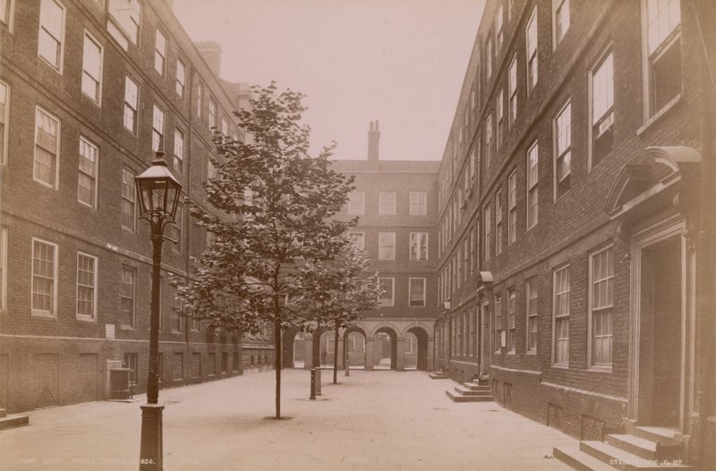 Postkort med pumpebane i Middle Temple av English Photographer