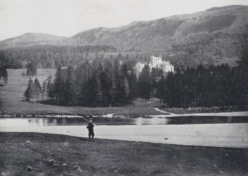 Skottland: Invercauld, fra elven (s/hvitt bilde) av English Photographer