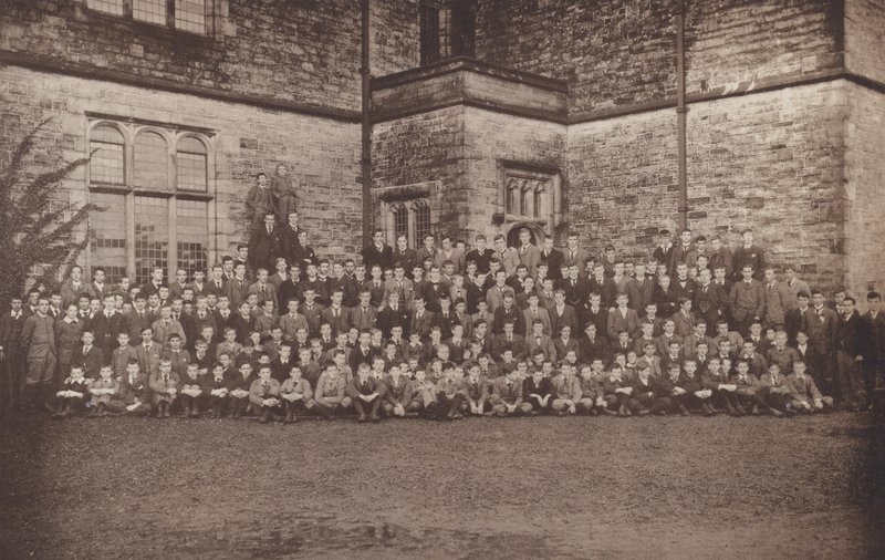 Sedbergh: Group of Boys (s/hvitt-bilde) av English Photographer