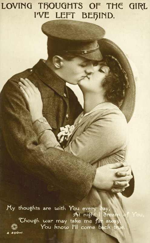 Soldat kysser en jente (s/hv-bilde) av English Photographer